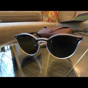 Brand new round ray-bans with detail
